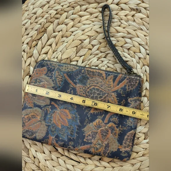 Patricia Nash Cassini wristlet clutch - Picture 15 of 16